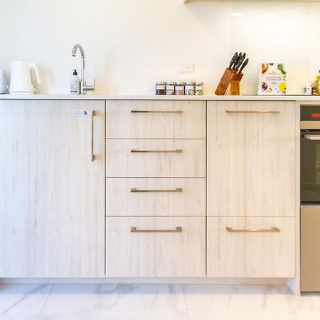 City Living: Upper Studio Haven On Wilmer 基督城 外观 照片