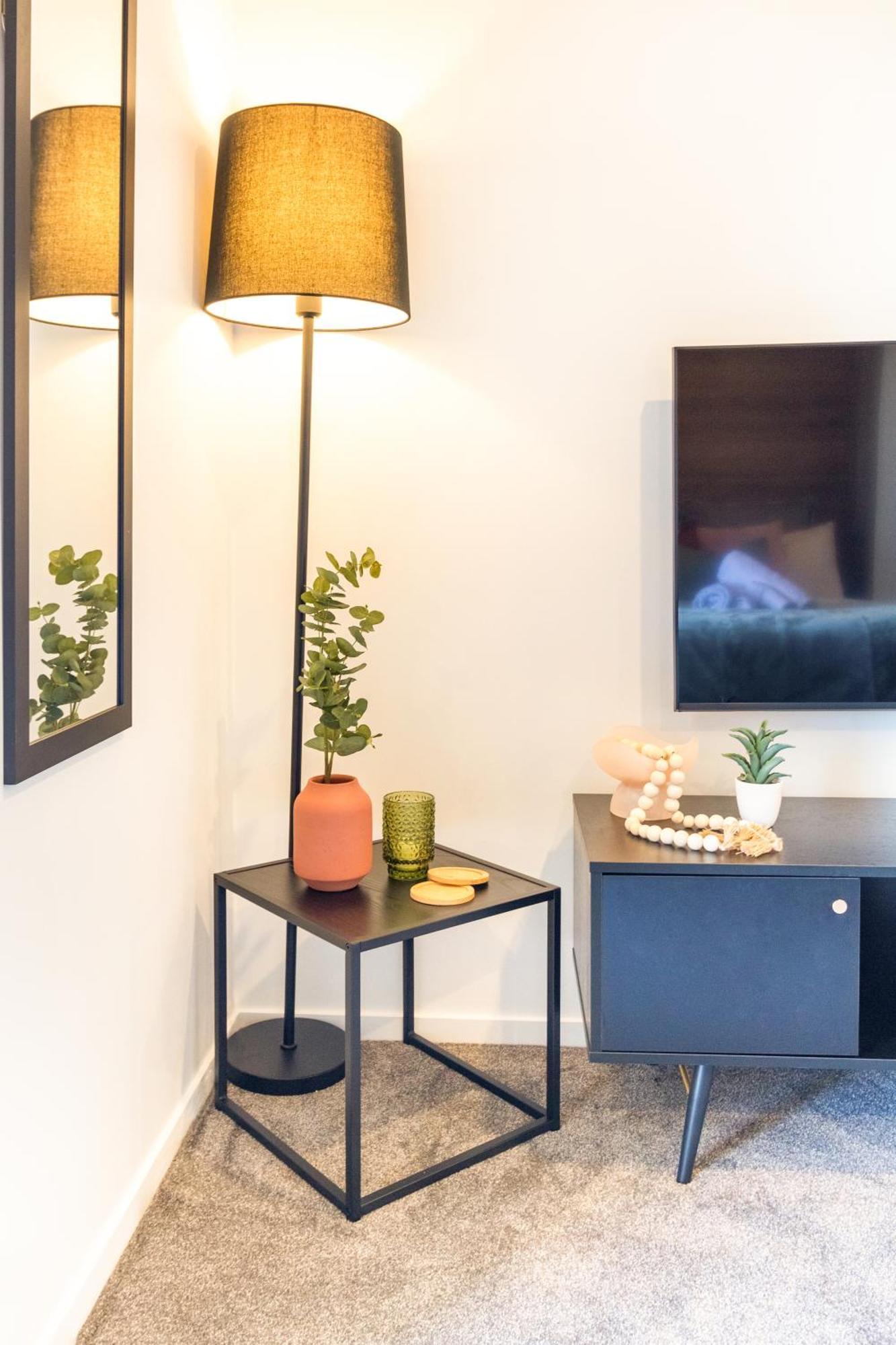 City Living: Upper Studio Haven On Wilmer 基督城 外观 照片