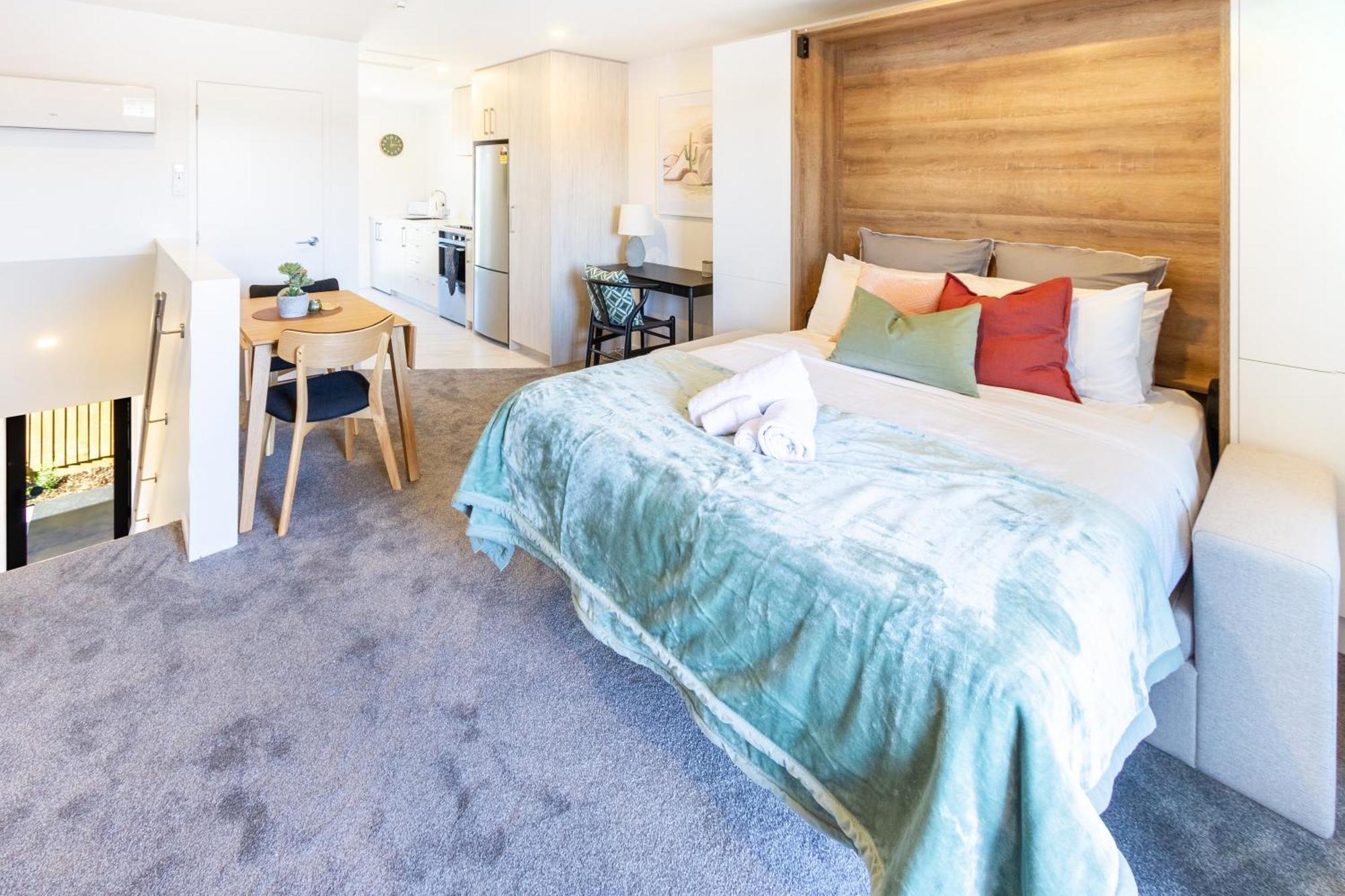 City Living: Upper Studio Haven On Wilmer 基督城 外观 照片
